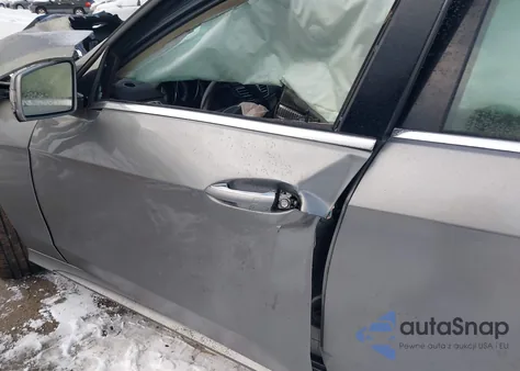 2015 Mercedes-Benz E 400 4Matic z USA, uszkodzony, nr VIN WDDHF6HB9FB161542